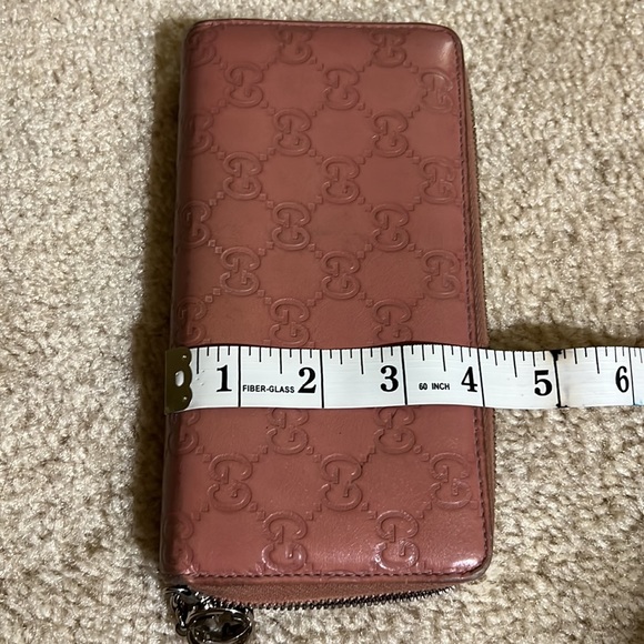 Gucci women’s leather wallet, embossed with Gucci logo - Picture 10 of 15